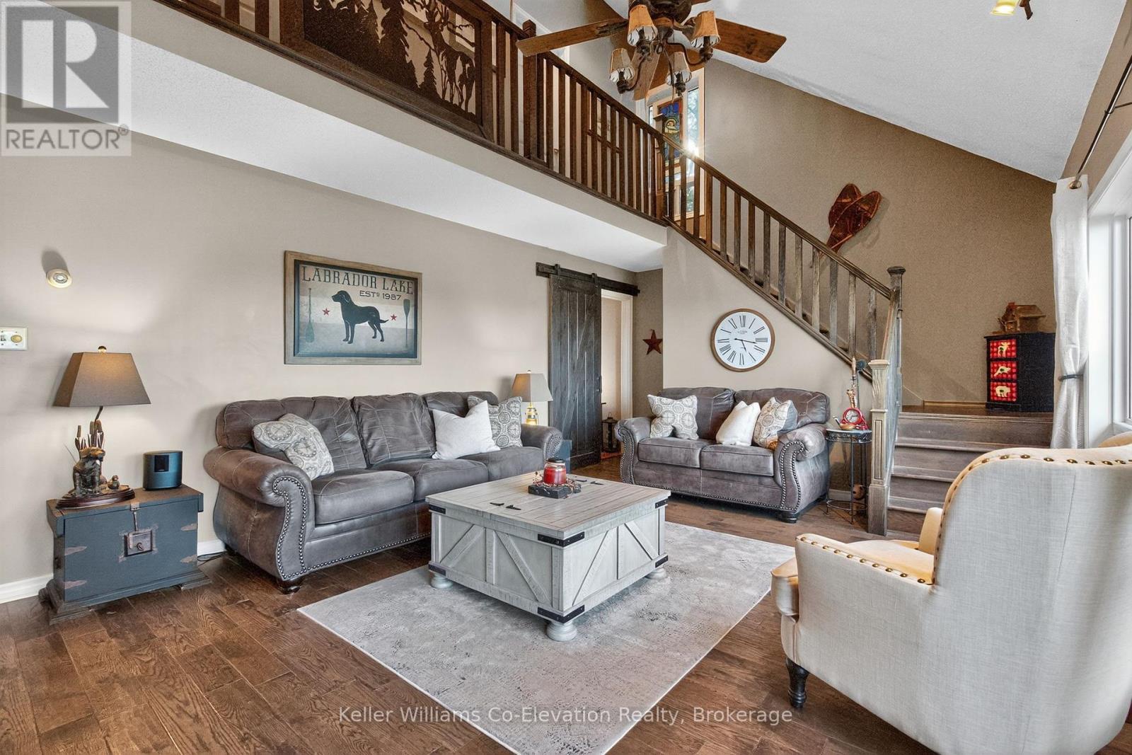 407047 Grey 4 Road, Grey Highlands, ON - Indoor Photo Showing Living Room