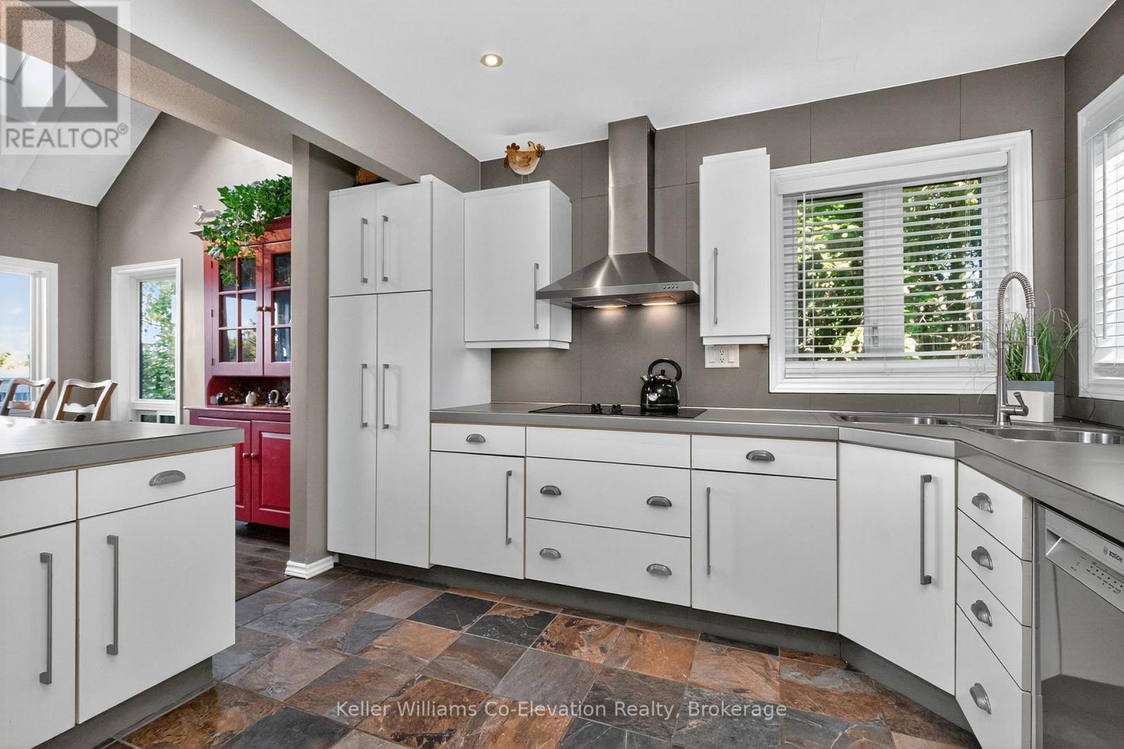 407047 Grey 4 Road, Grey Highlands, ON - Indoor Photo Showing Kitchen