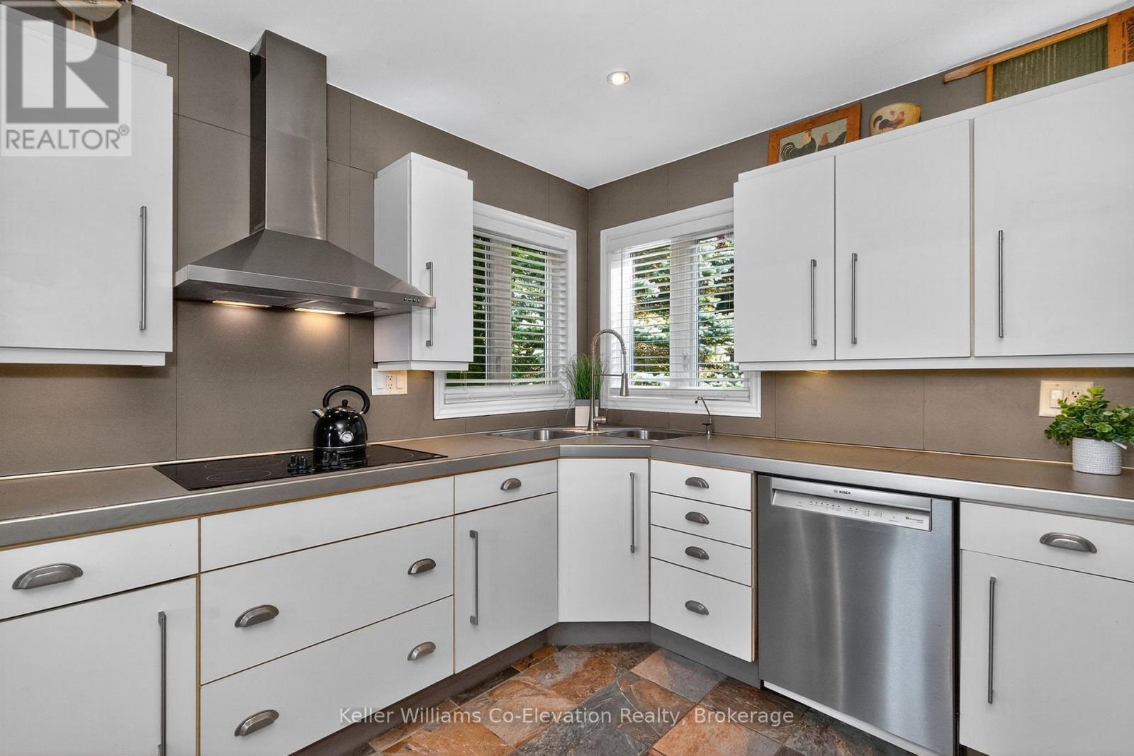407047 Grey 4 Road, Grey Highlands, ON - Indoor Photo Showing Kitchen