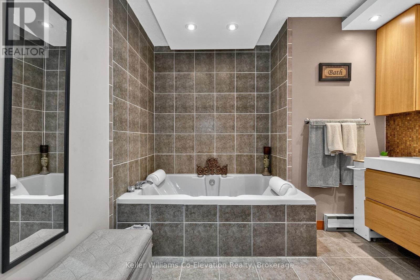 407047 Grey 4 Road, Grey Highlands, ON - Indoor Photo Showing Bathroom