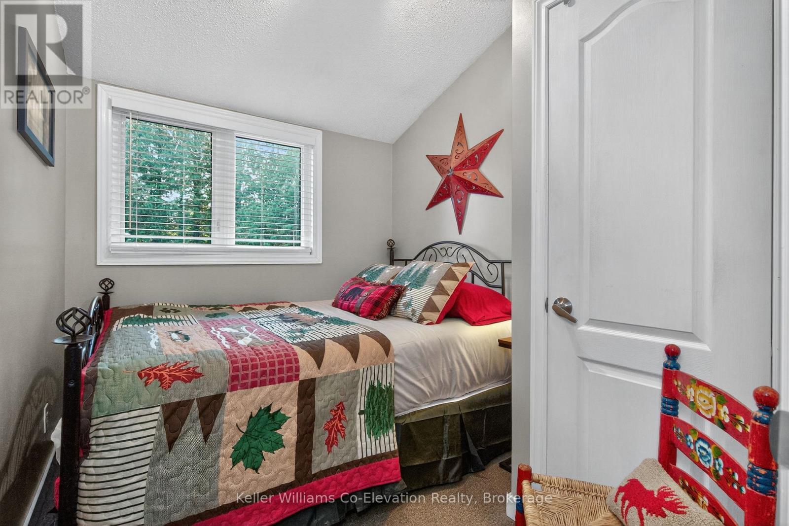 407047 Grey 4 Road, Grey Highlands, ON - Indoor Photo Showing Bedroom