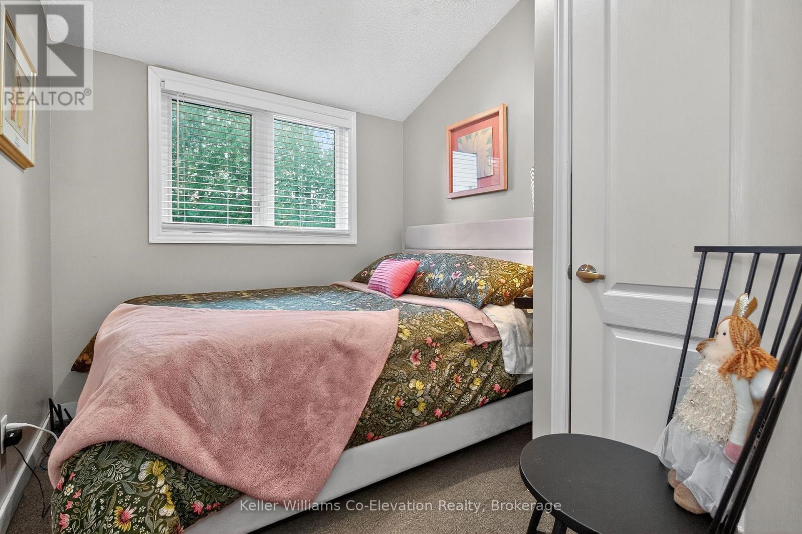 407047 Grey 4 Road, Grey Highlands, ON - Indoor Photo Showing Bedroom