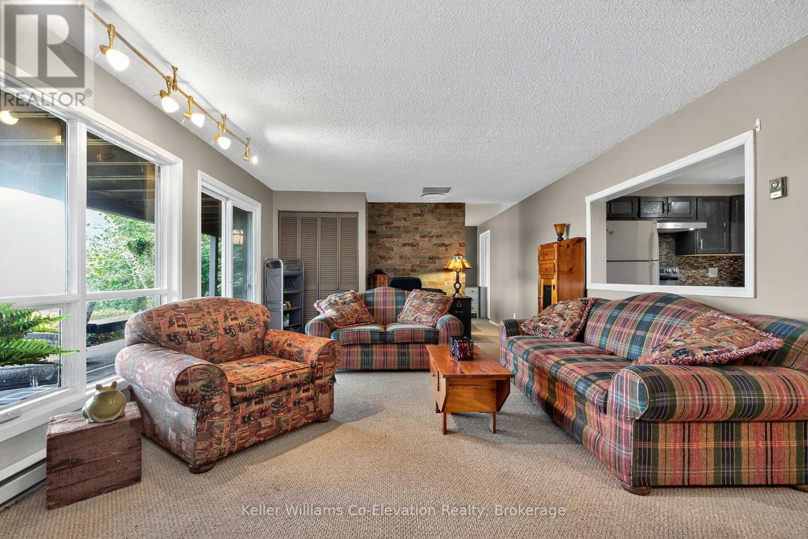407047 Grey 4 Road, Grey Highlands, ON - Indoor Photo Showing Living Room