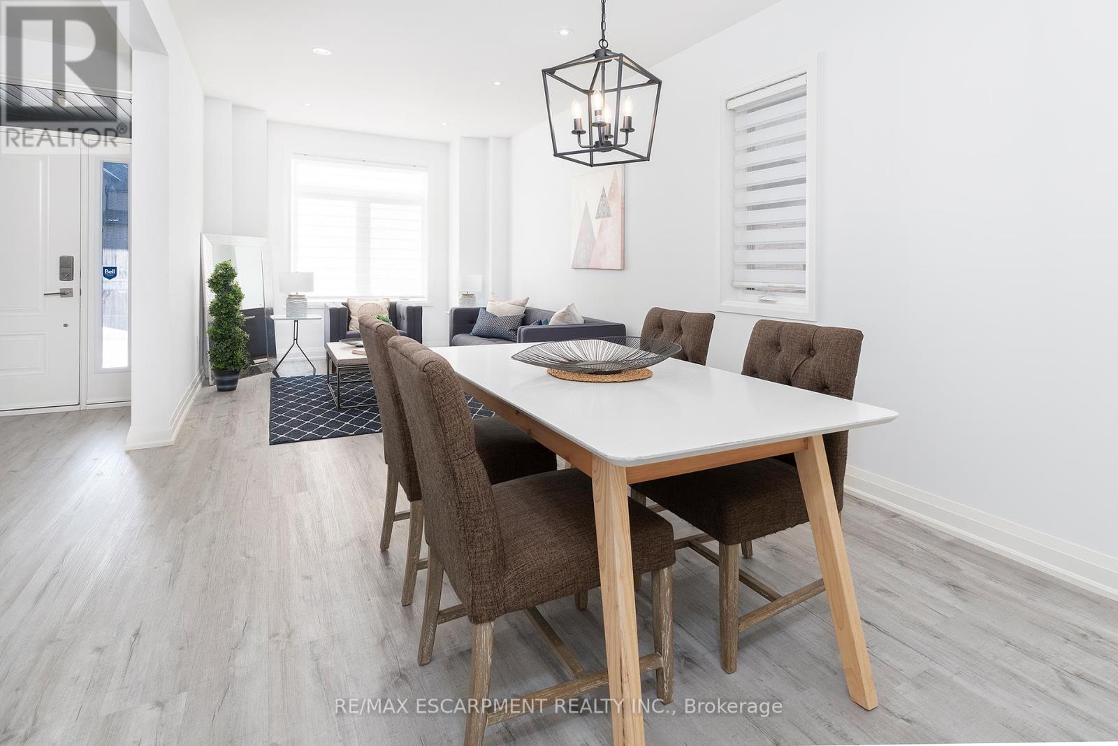 388 Klein Circle, Hamilton, ON - Indoor Photo Showing Dining Room