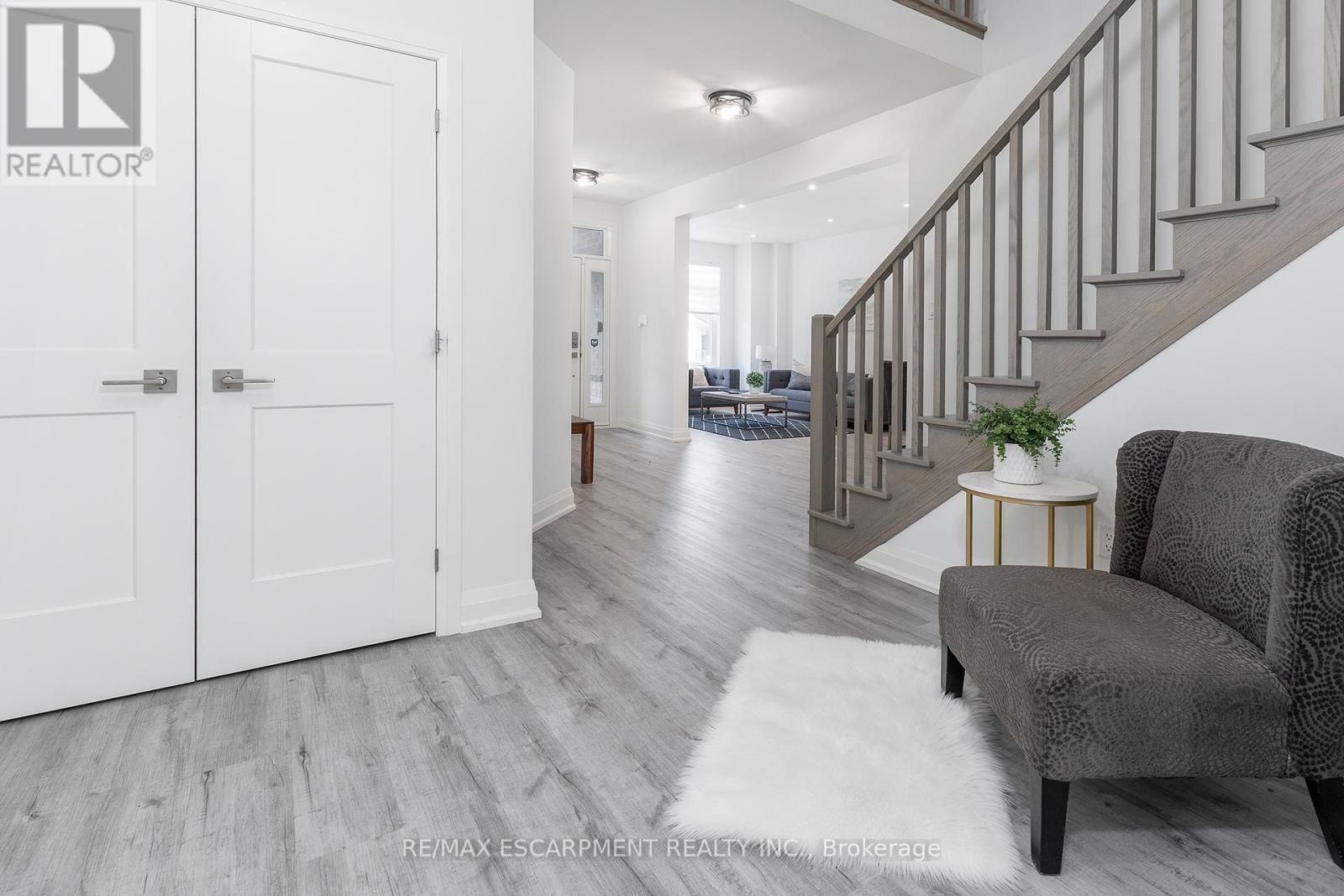 388 Klein Circle, Hamilton, ON - Indoor Photo Showing Other Room