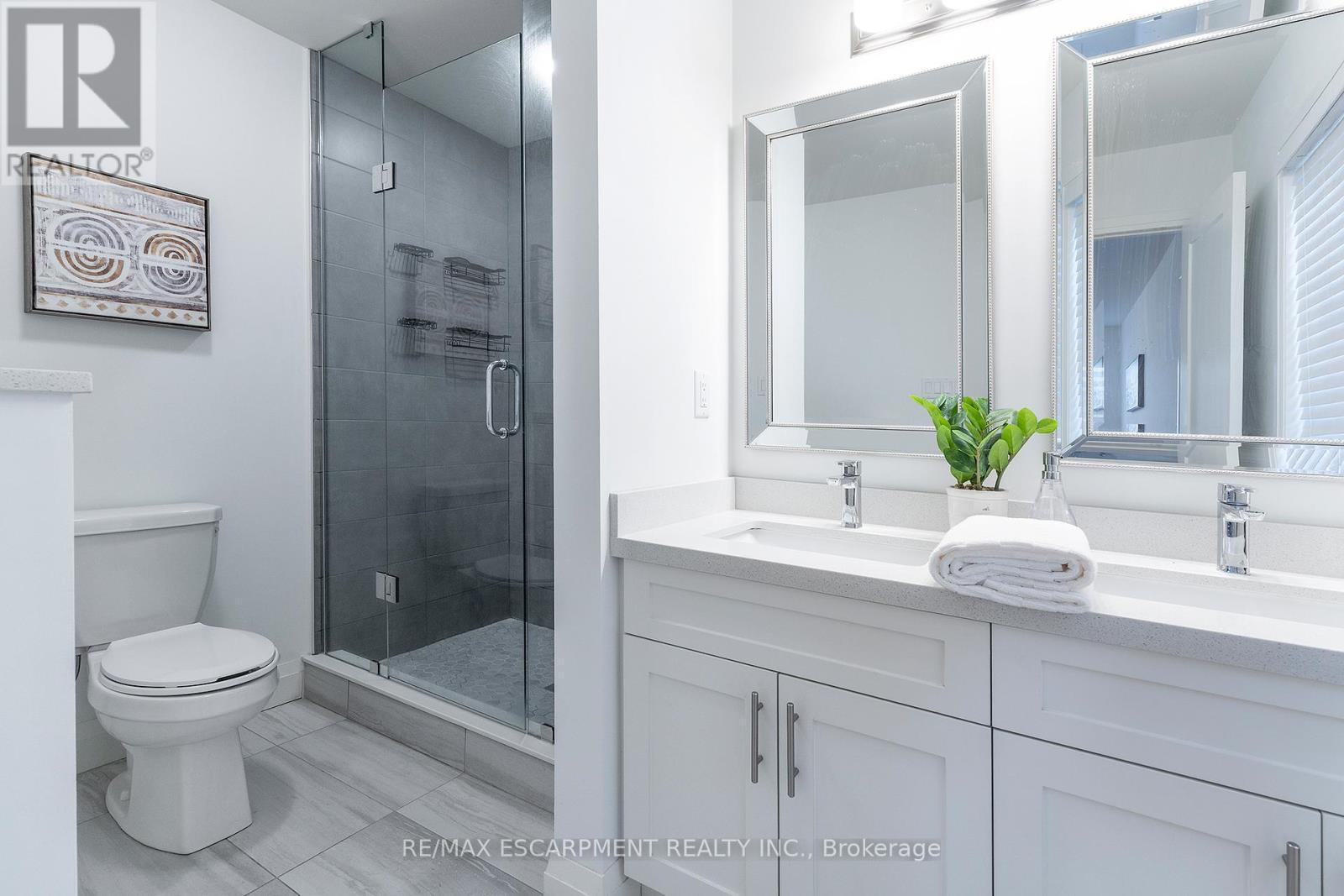 388 Klein Circle, Hamilton, ON - Indoor Photo Showing Bathroom