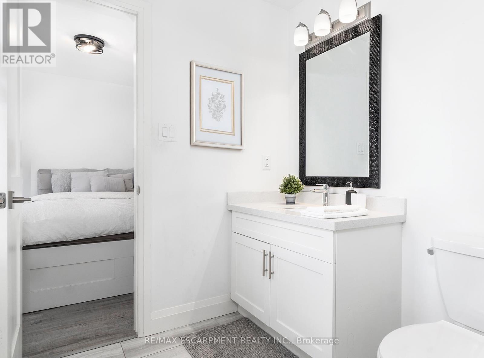 388 Klein Circle, Hamilton, ON - Indoor Photo Showing Bathroom