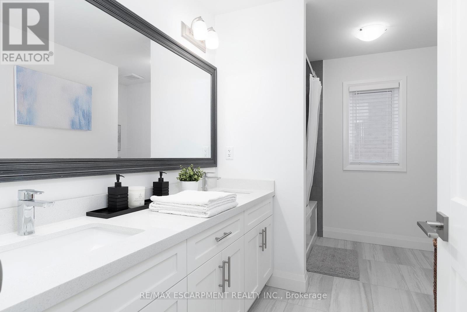 388 Klein Circle, Hamilton, ON - Indoor Photo Showing Bathroom