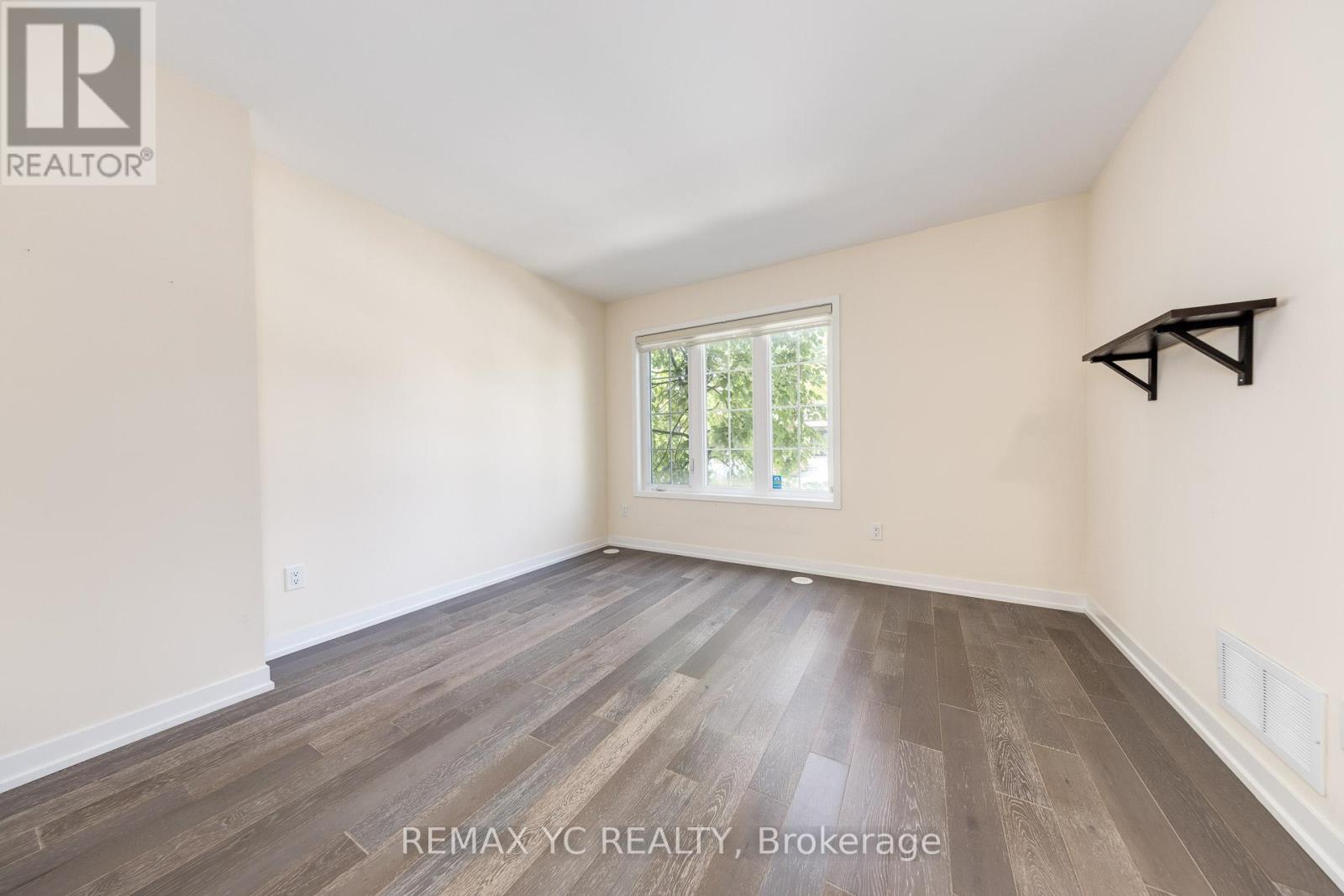 37 Torah Gate, Vaughan, ON - Indoor Photo Showing Other Room