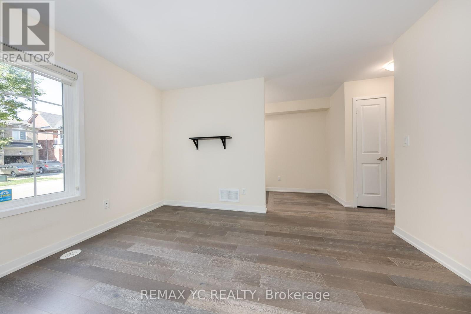 37 Torah Gate, Vaughan, ON - Indoor Photo Showing Other Room