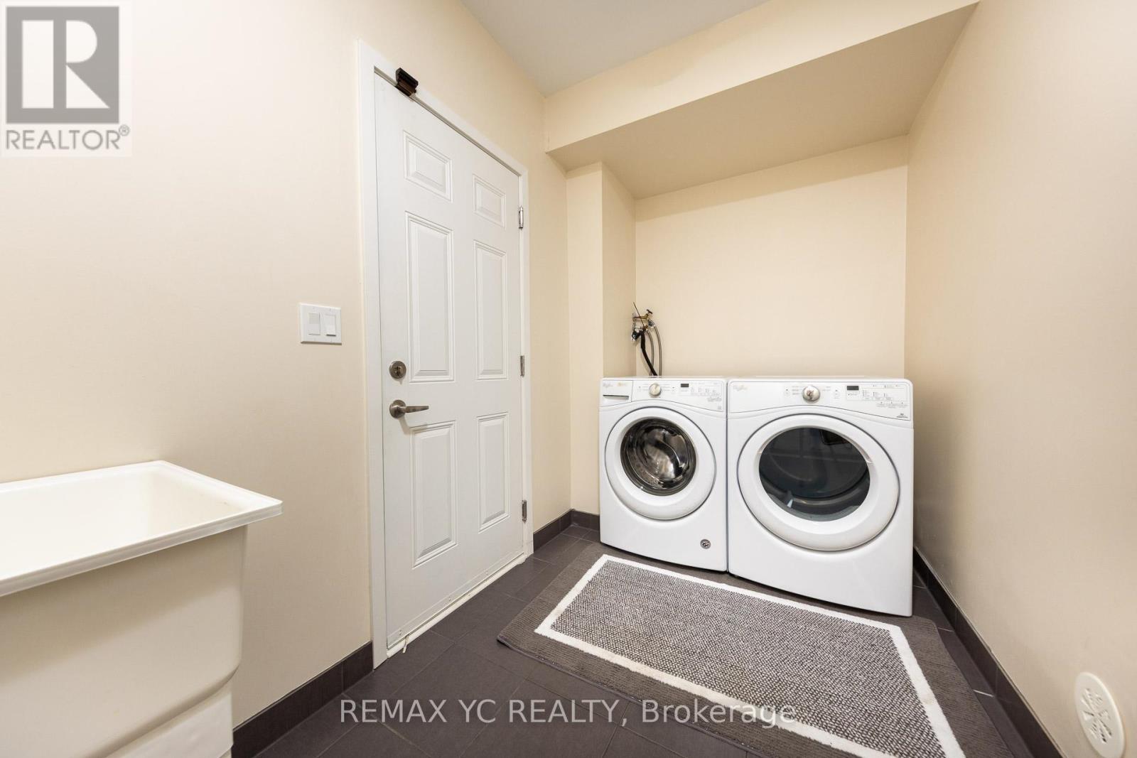 37 Torah Gate, Vaughan, ON - Indoor Photo Showing Laundry Room