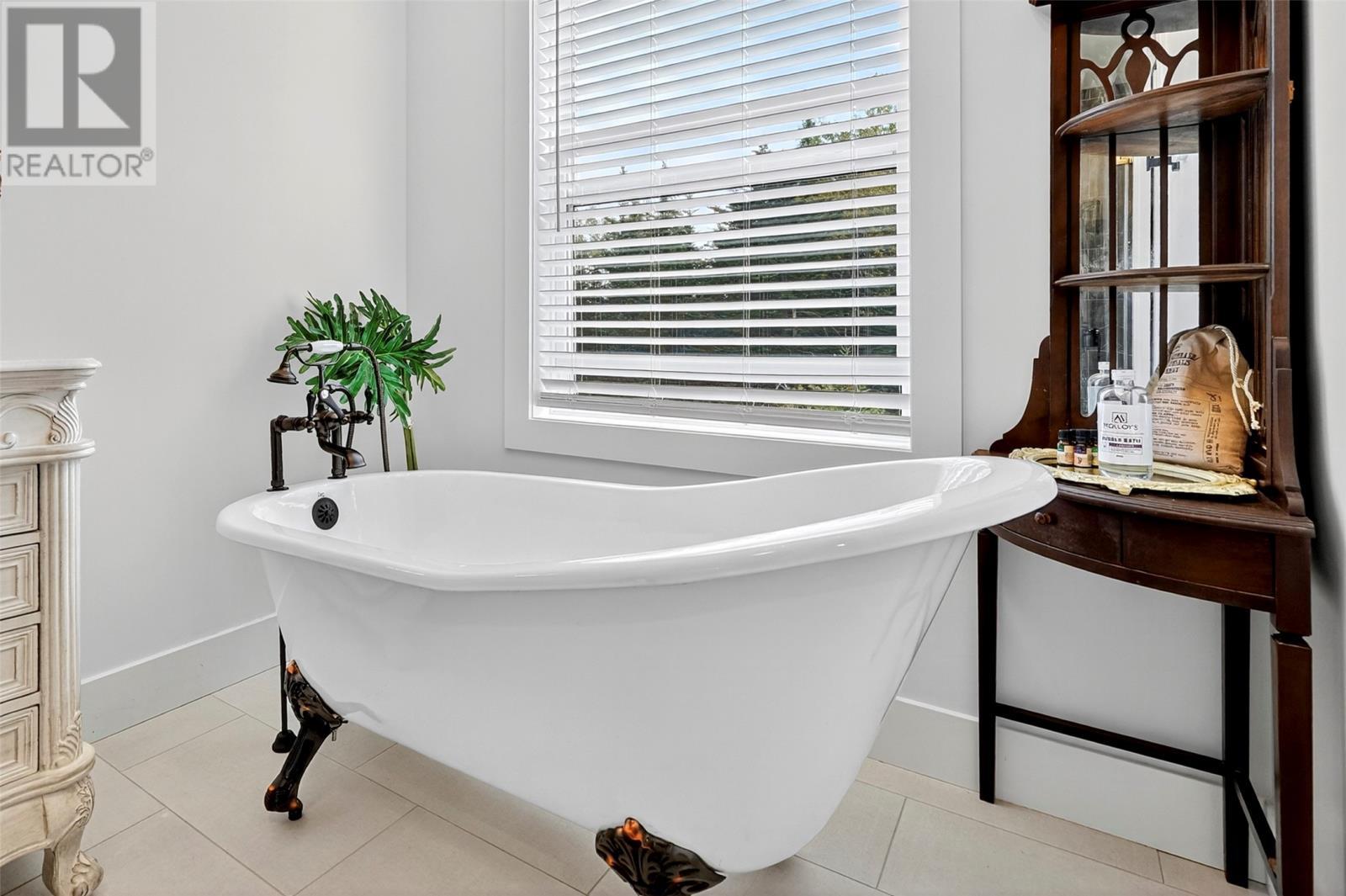 2 Johns Road, St Phillips, NL - Indoor Photo Showing Bathroom