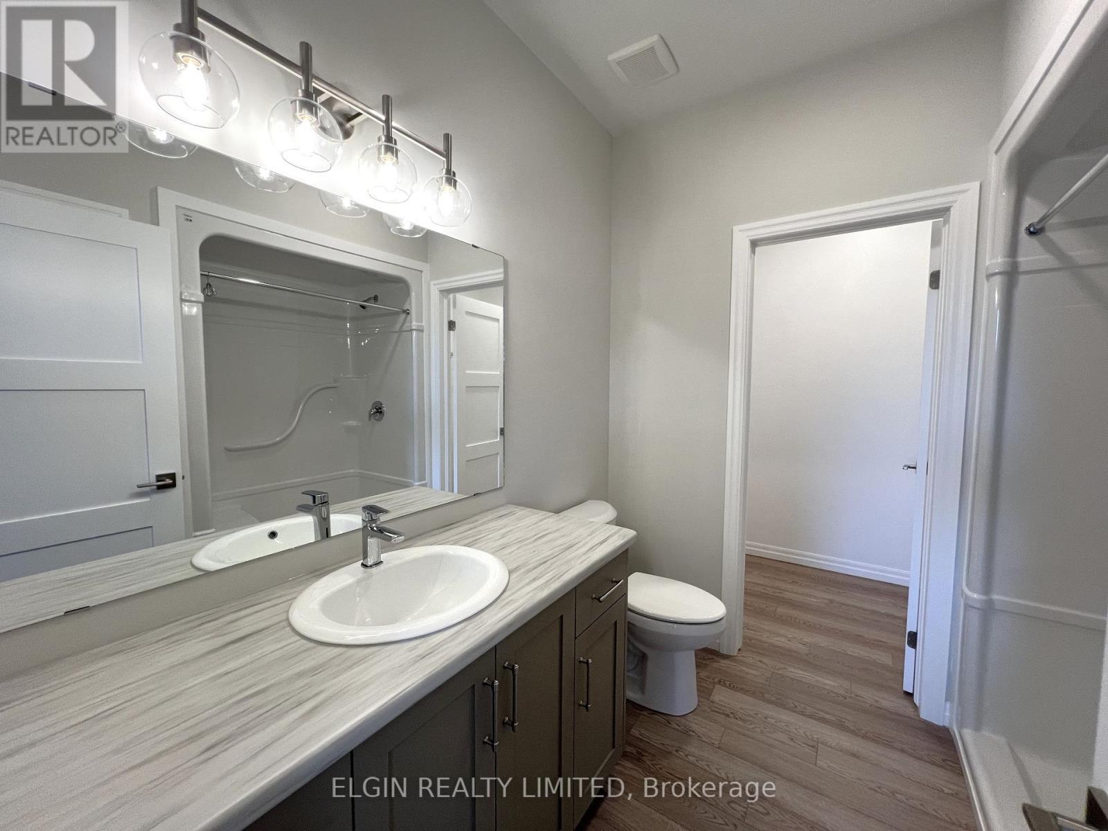 10 Columbus Court, Central Elgin, ON - Indoor Photo Showing Bathroom