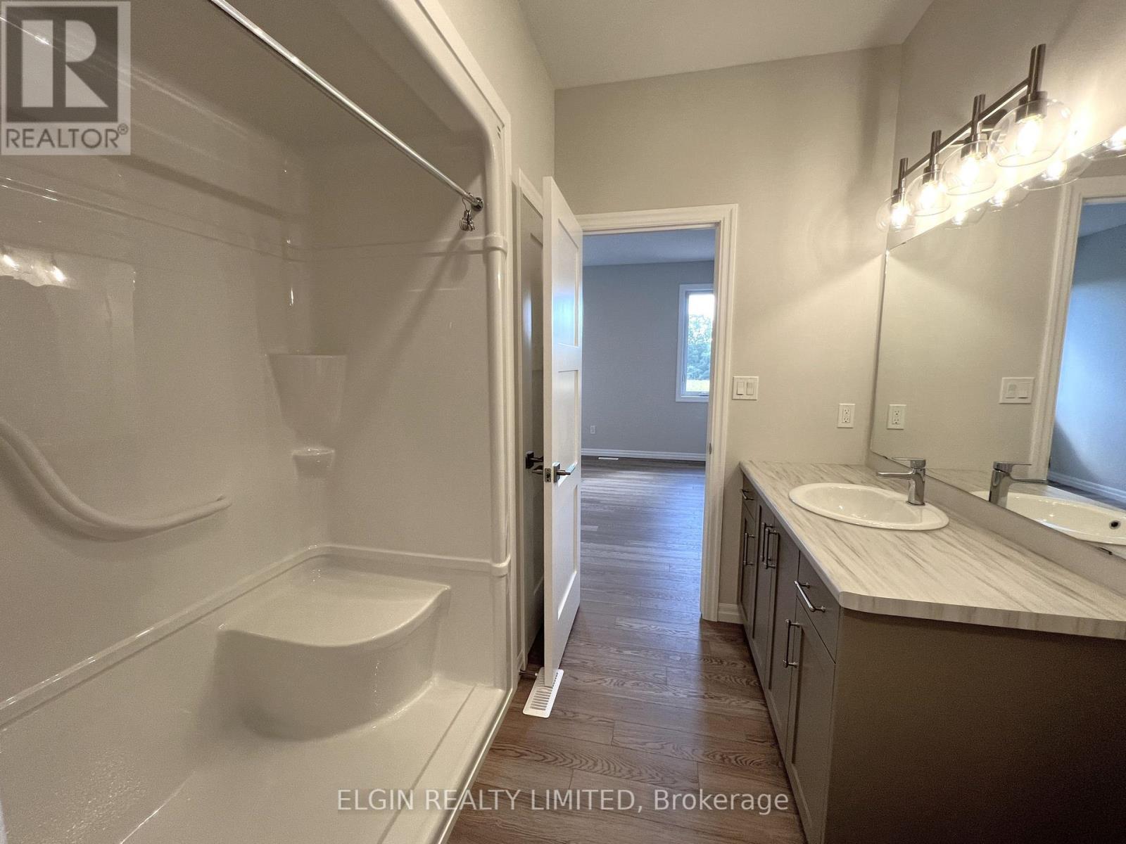 10 Columbus Court, Central Elgin, ON - Indoor Photo Showing Bathroom