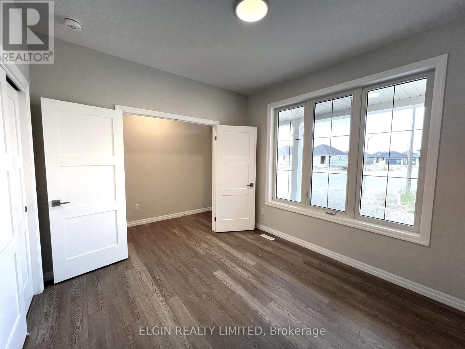 10 Columbus Court, Central Elgin, ON - Indoor Photo Showing Other Room