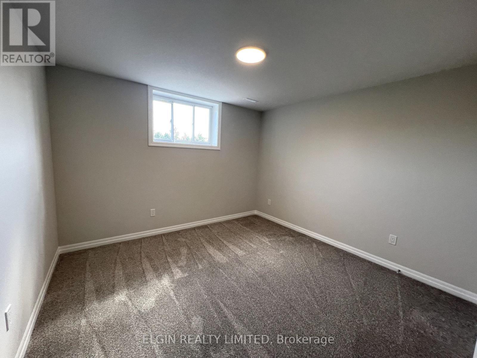 10 Columbus Court, Central Elgin, ON - Indoor Photo Showing Other Room