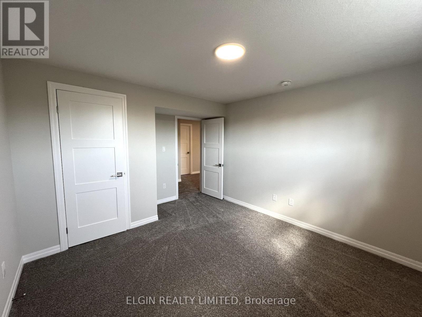 10 Columbus Court, Central Elgin, ON - Indoor Photo Showing Other Room