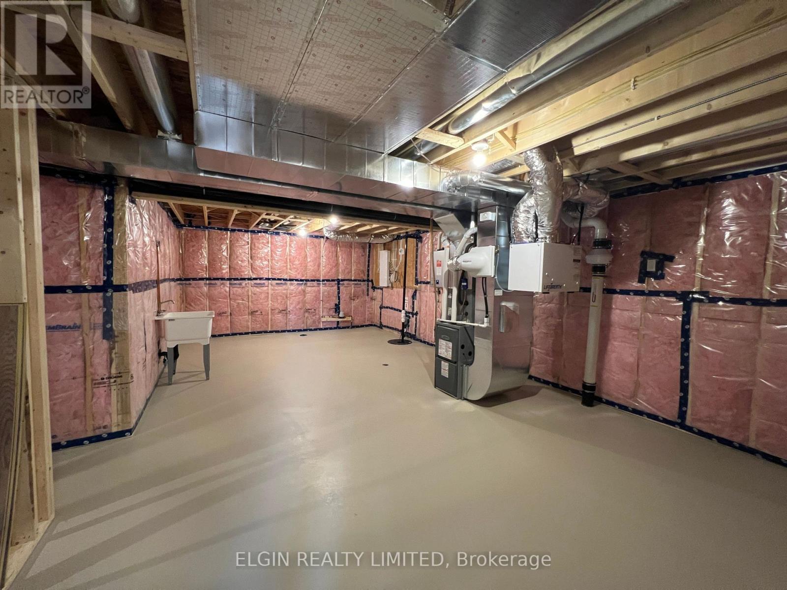 10 Columbus Court, Central Elgin, ON - Indoor Photo Showing Basement
