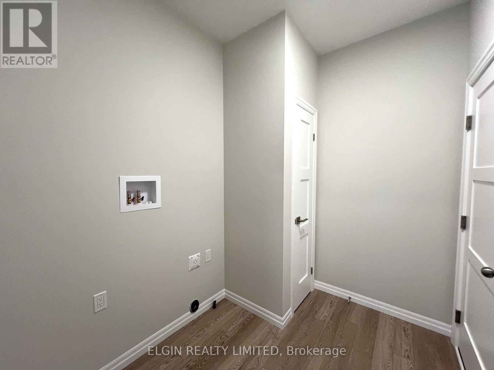 10 Columbus Court, Central Elgin, ON - Indoor Photo Showing Other Room