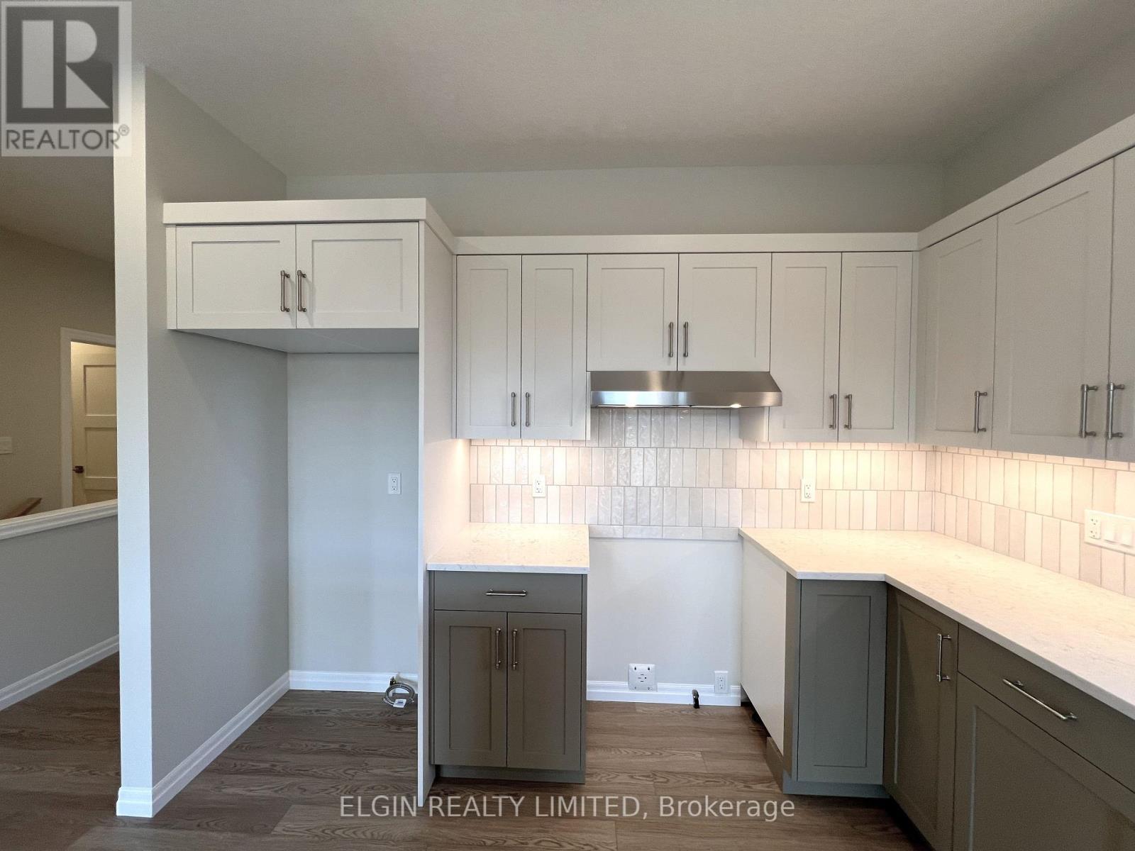 10 Columbus Court, Central Elgin, ON - Indoor Photo Showing Kitchen