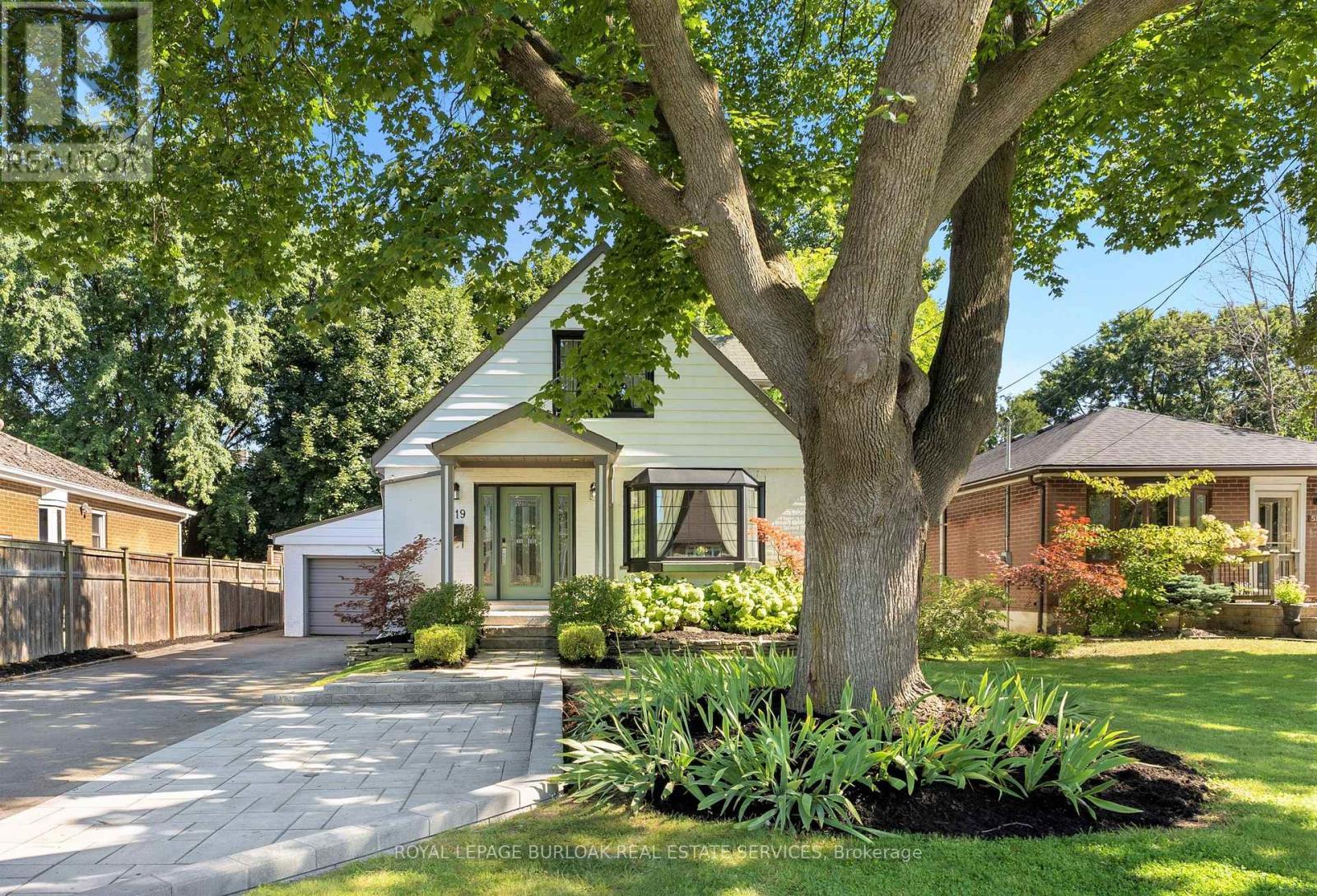 519 Regina Drive, Burlington, ON - Outdoor