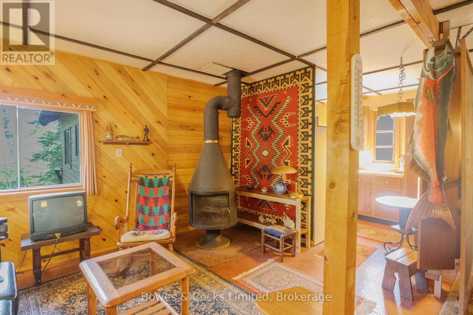 915 Madawaska River Drive, Madawaska Valley, ON - Indoor