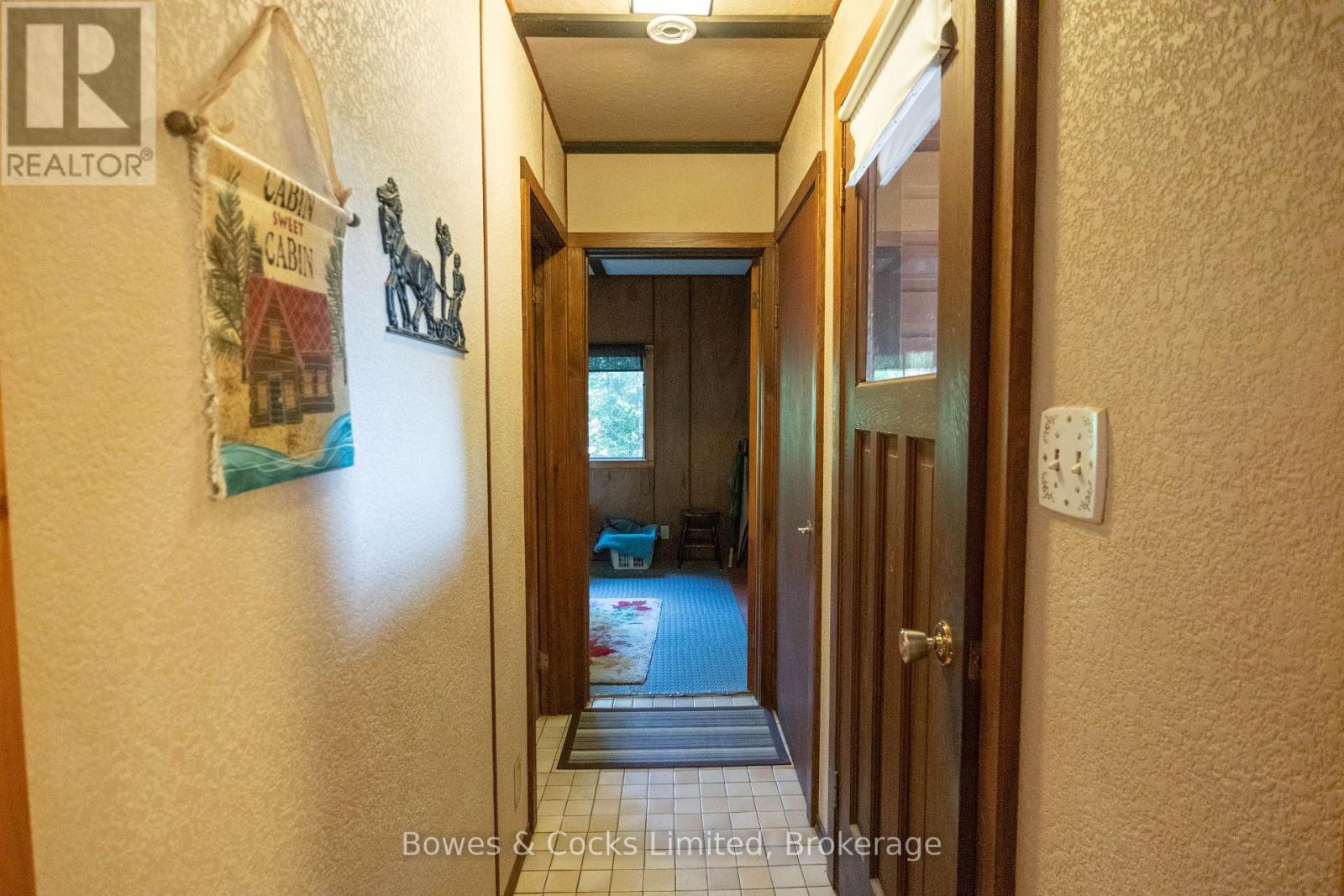 915 Madawaska River Drive, Madawaska Valley, ON - Indoor Photo Showing Other Room