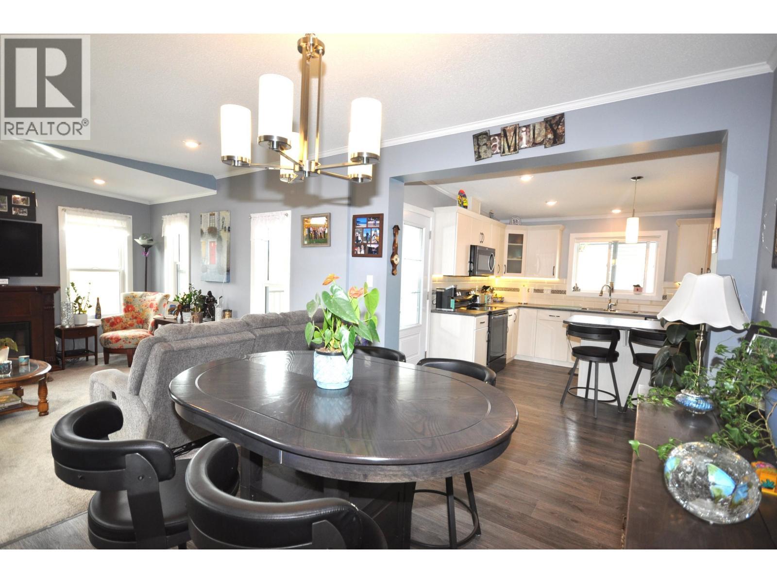 31 4072 Lac La Hache Station Road, Lac La Hache, BC - Indoor Photo Showing Dining Room