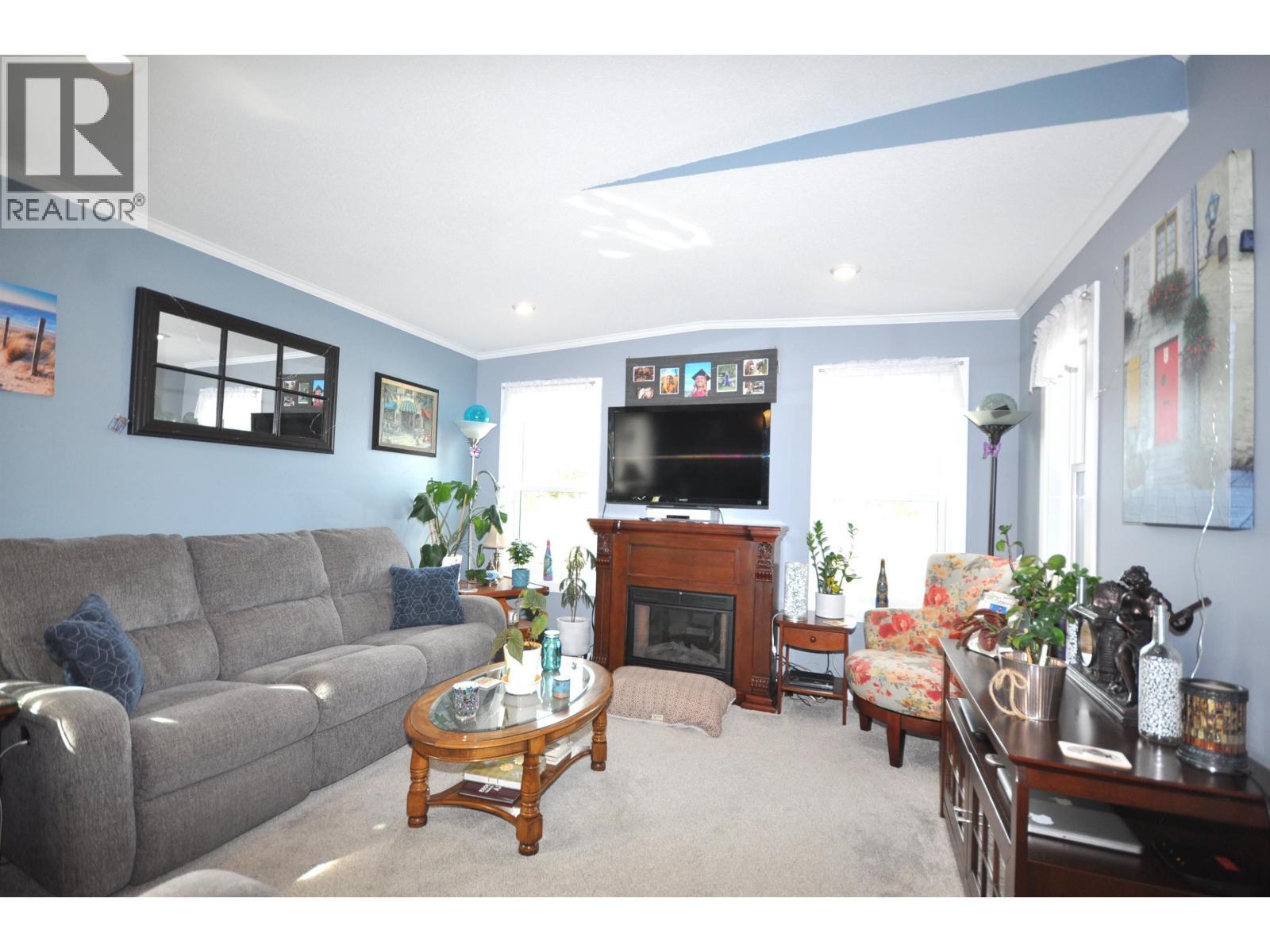31 4072 Lac La Hache Station Road, Lac La Hache, BC - Indoor Photo Showing Living Room With Fireplace