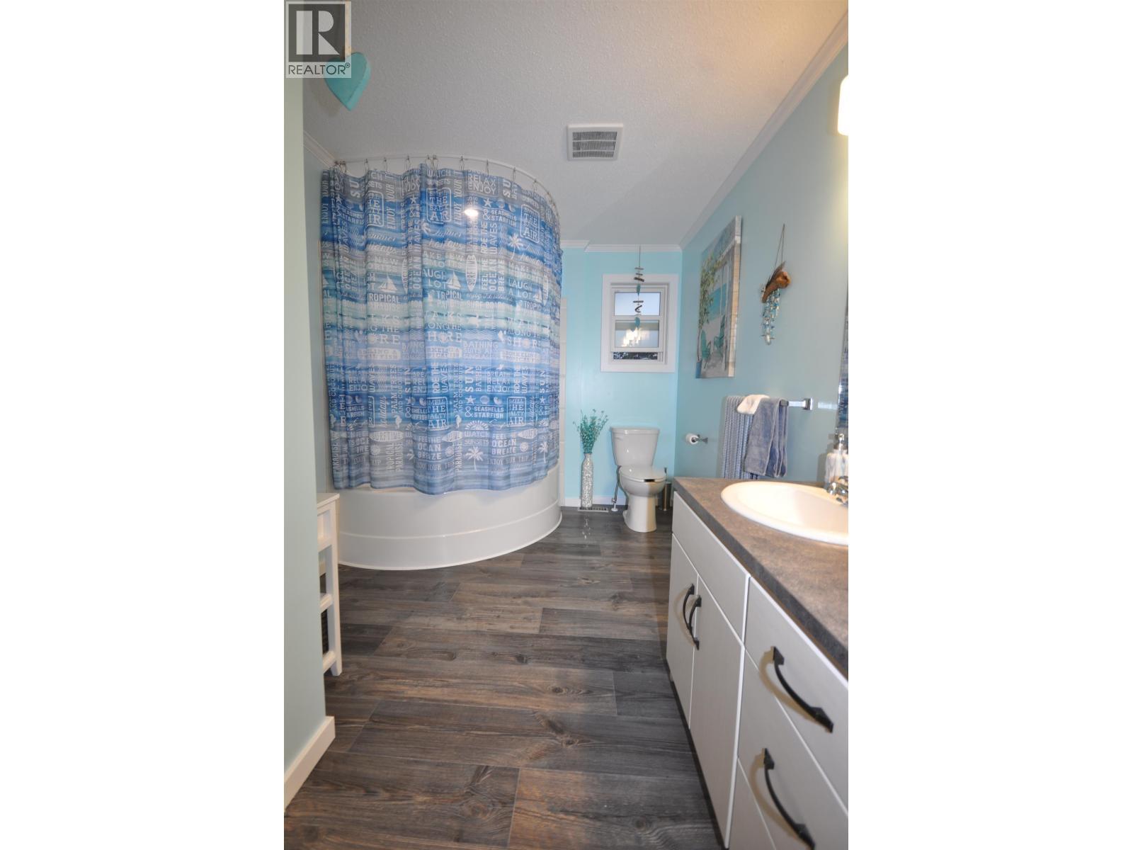 31 4072 Lac La Hache Station Road, Lac La Hache, BC - Indoor Photo Showing Bathroom