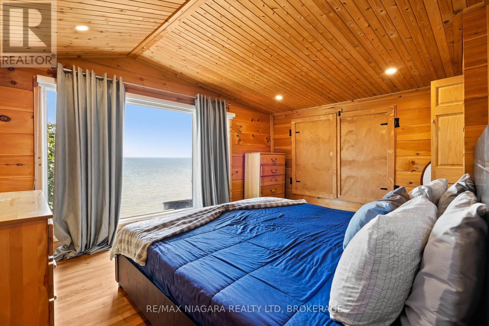 105 Lighthouse Drive, Haldimand (Dunnville), ON - Indoor Photo Showing Bedroom