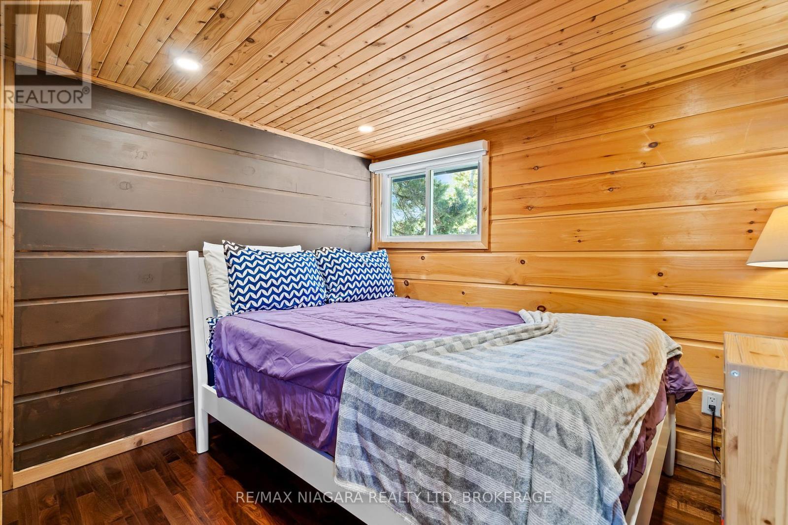 105 Lighthouse Drive, Haldimand (Dunnville), ON - Indoor Photo Showing Bedroom