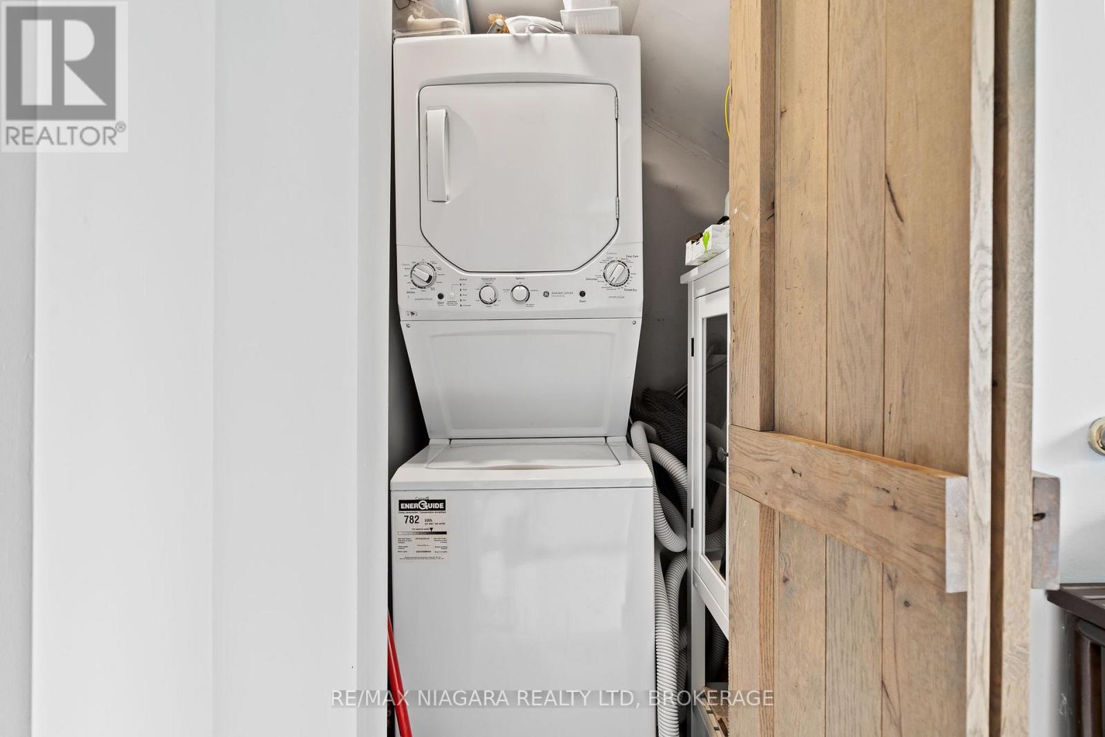 105 Lighthouse Drive, Haldimand (Dunnville), ON - Indoor Photo Showing Laundry Room