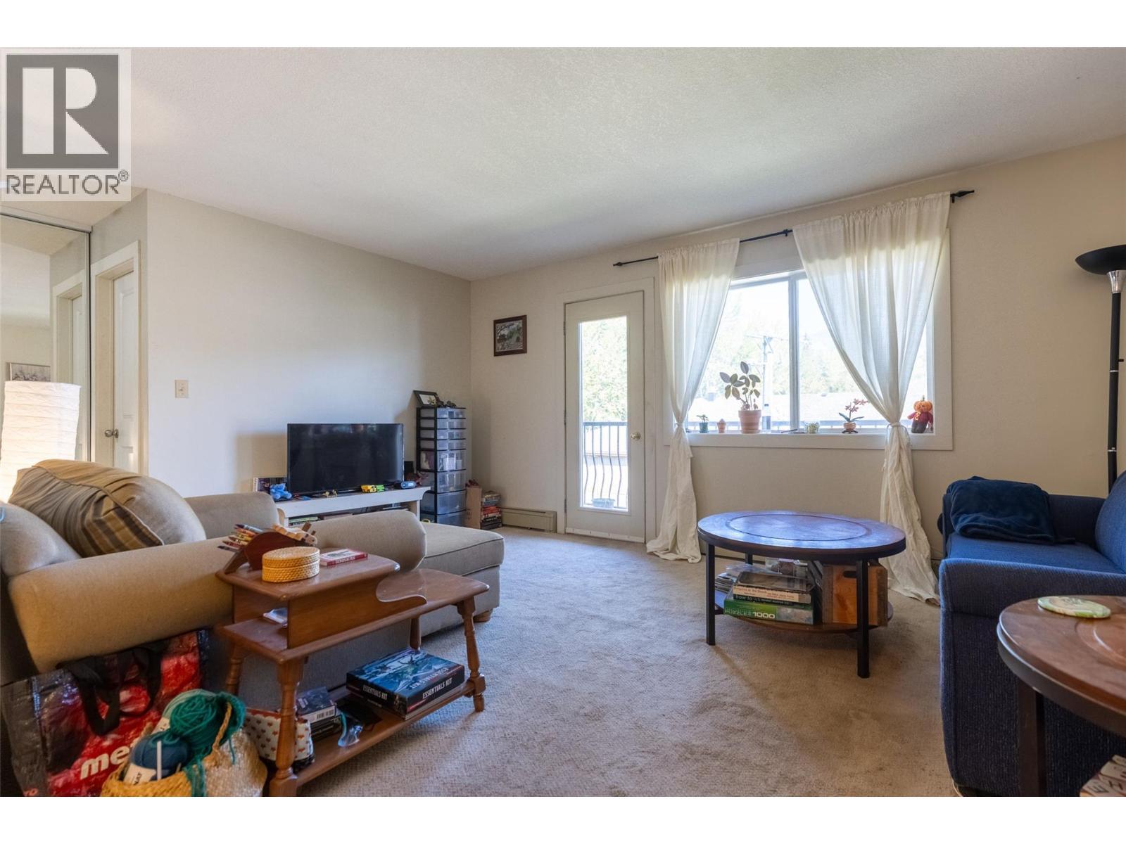 65 Cokato Road Unit# 407, Fernie, BC - Indoor Photo Showing Living Room