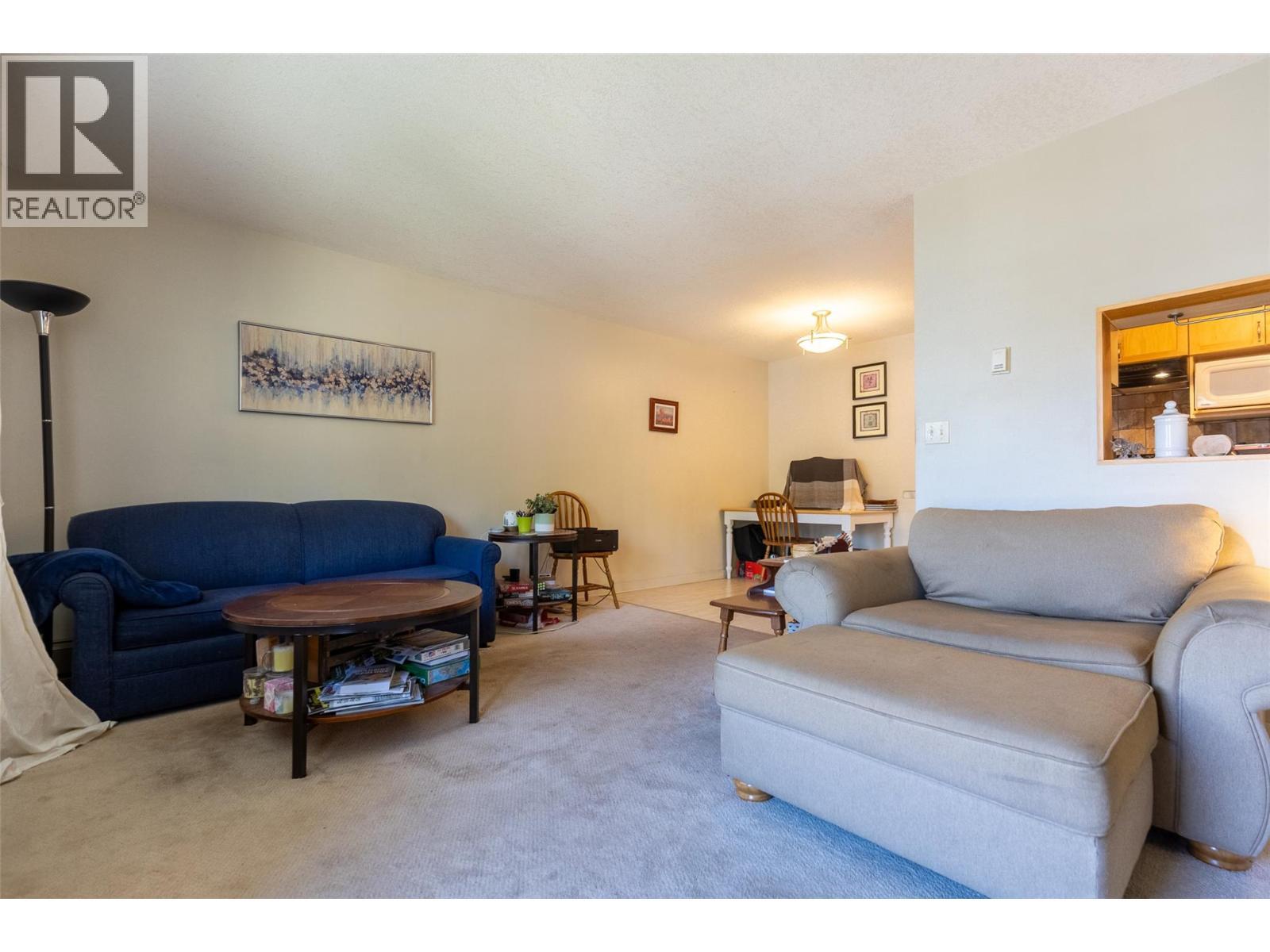 65 Cokato Road Unit# 407, Fernie, BC - Indoor Photo Showing Living Room