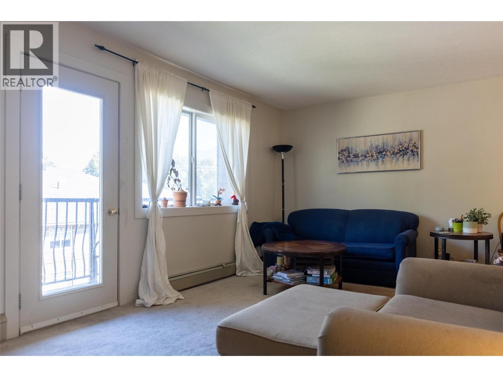 65 Cokato Road Unit# 407, Fernie, BC - Indoor Photo Showing Living Room