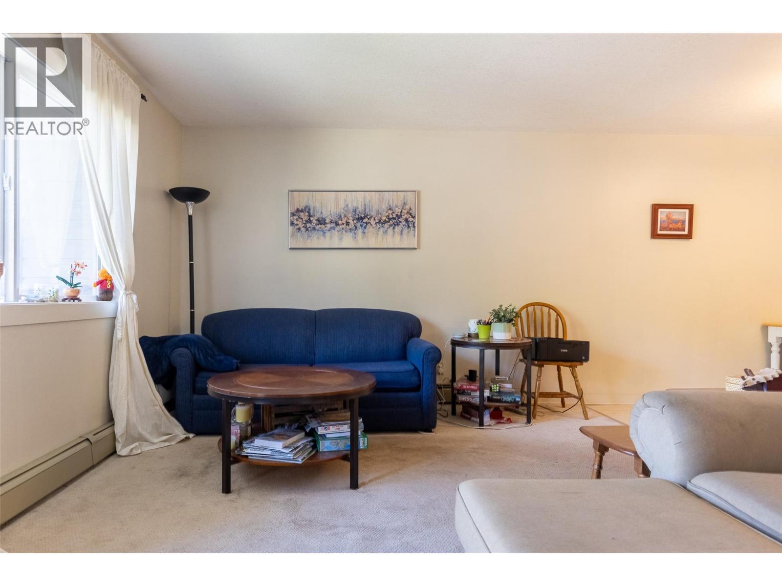 65 Cokato Road Unit# 407, Fernie, BC - Indoor Photo Showing Living Room
