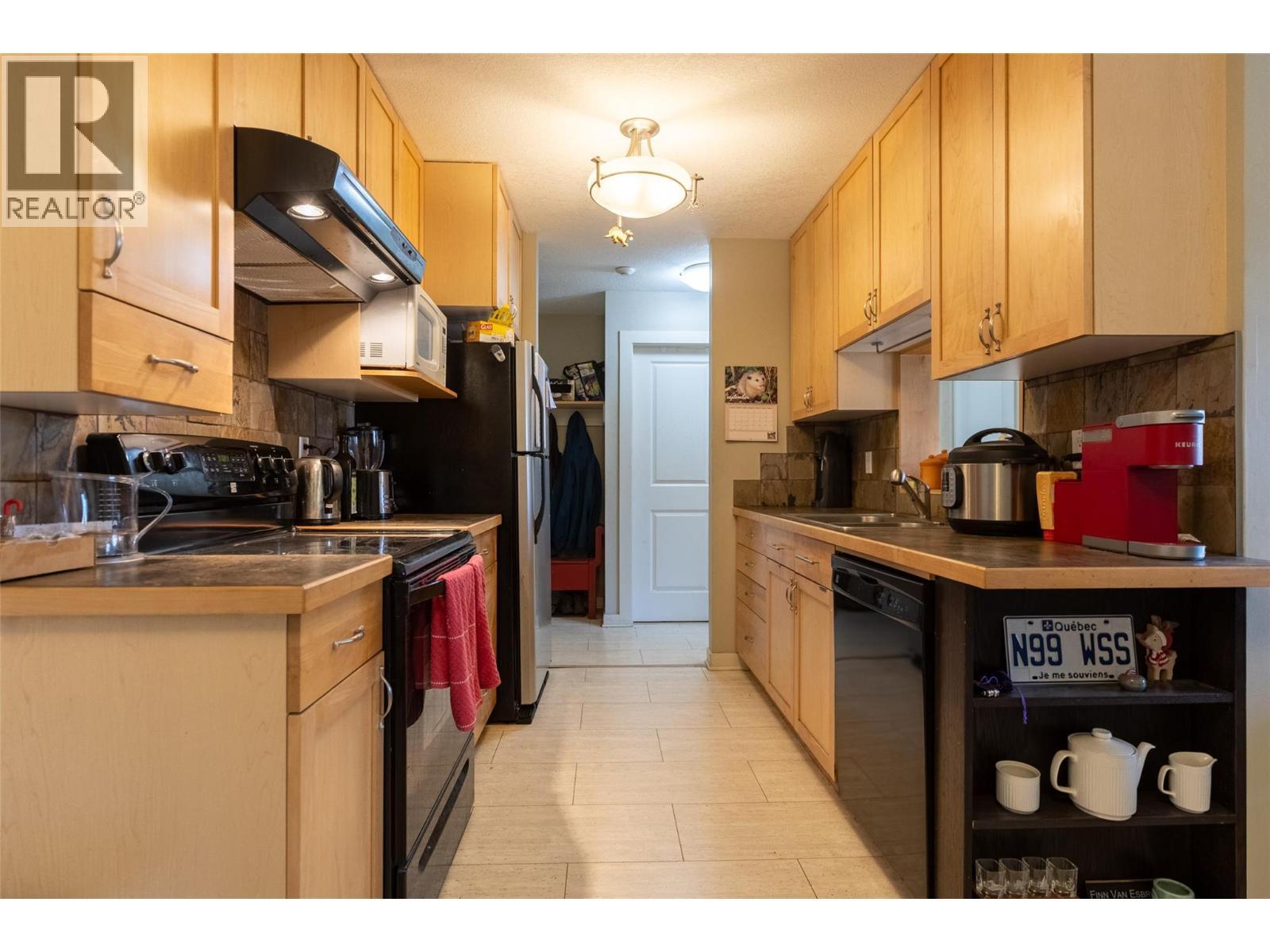 65 Cokato Road Unit# 407, Fernie, BC - Indoor Photo Showing Kitchen