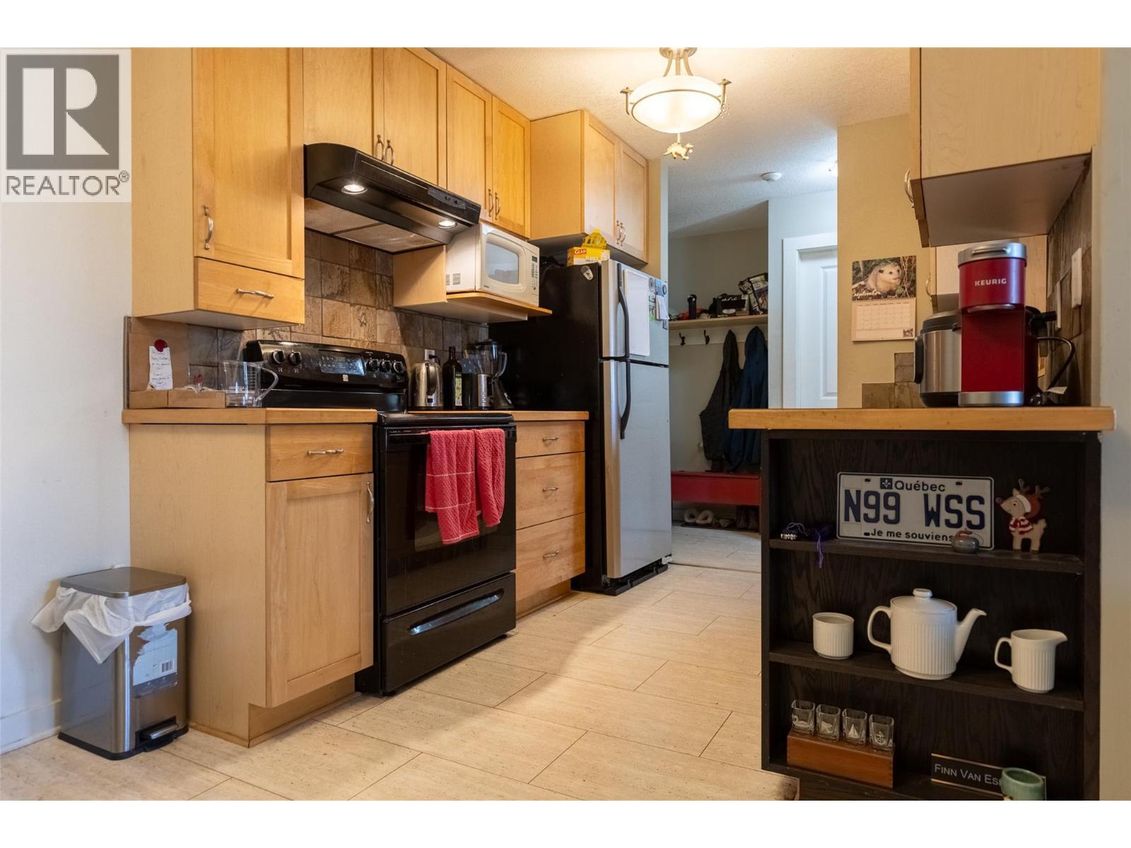 65 Cokato Road Unit# 407, Fernie, BC - Indoor Photo Showing Kitchen