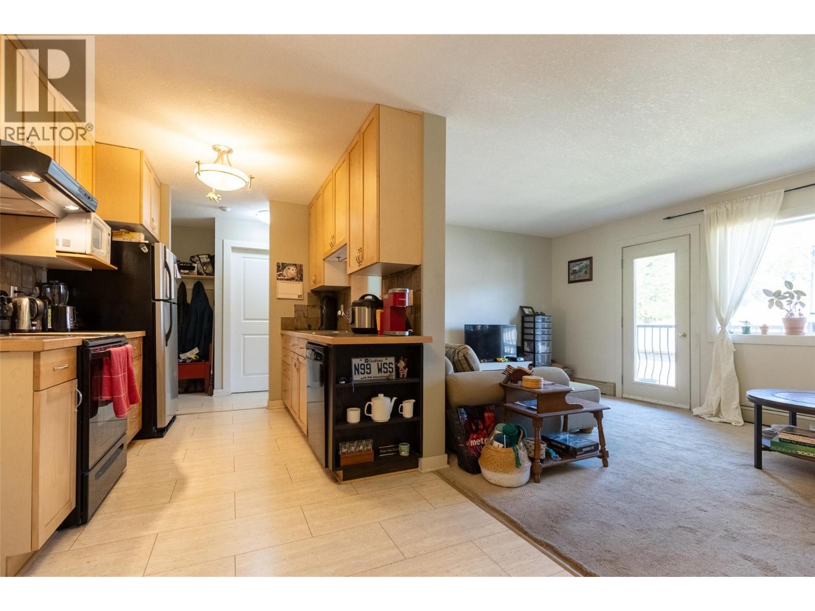 65 Cokato Road Unit# 407, Fernie, BC - Indoor Photo Showing Kitchen