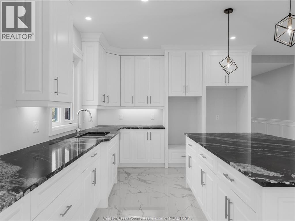 3573 Fiorina, Lasalle, ON - Indoor Photo Showing Kitchen With Upgraded Kitchen