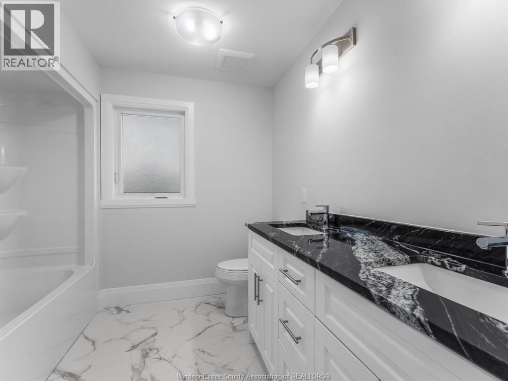 3573 Fiorina, Lasalle, ON - Indoor Photo Showing Bathroom