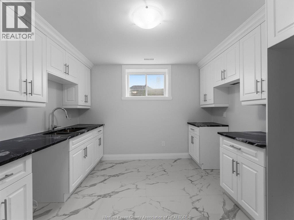 3573 Fiorina, Lasalle, ON - Indoor Photo Showing Kitchen