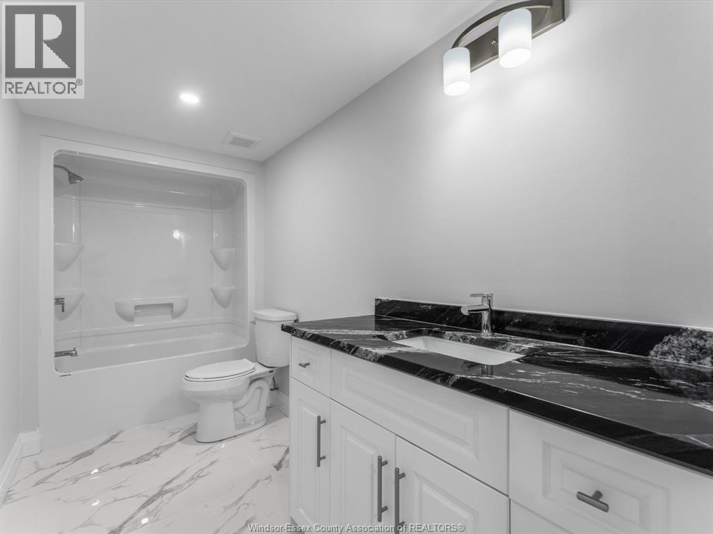 3573 Fiorina, Lasalle, ON - Indoor Photo Showing Bathroom