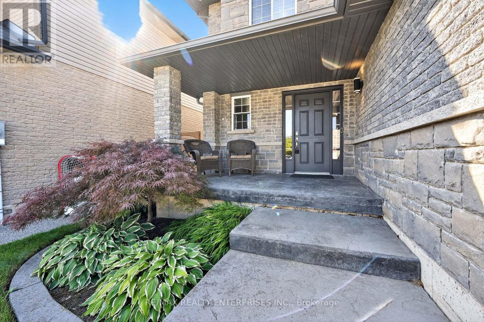 1366 Upper Paradise Road, Hamilton, ON - Outdoor