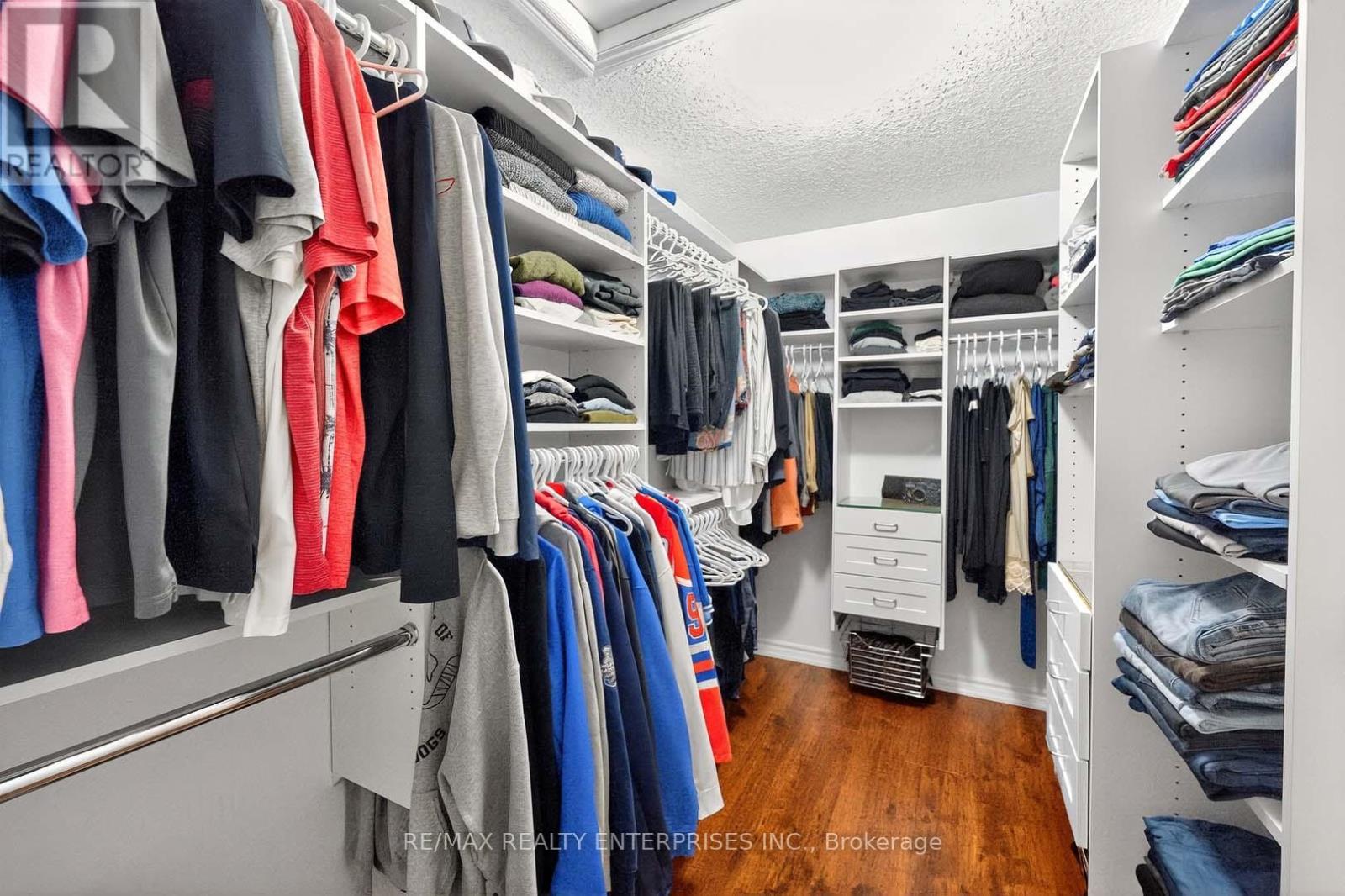 1366 Upper Paradise Road, Hamilton, ON - Indoor With Storage