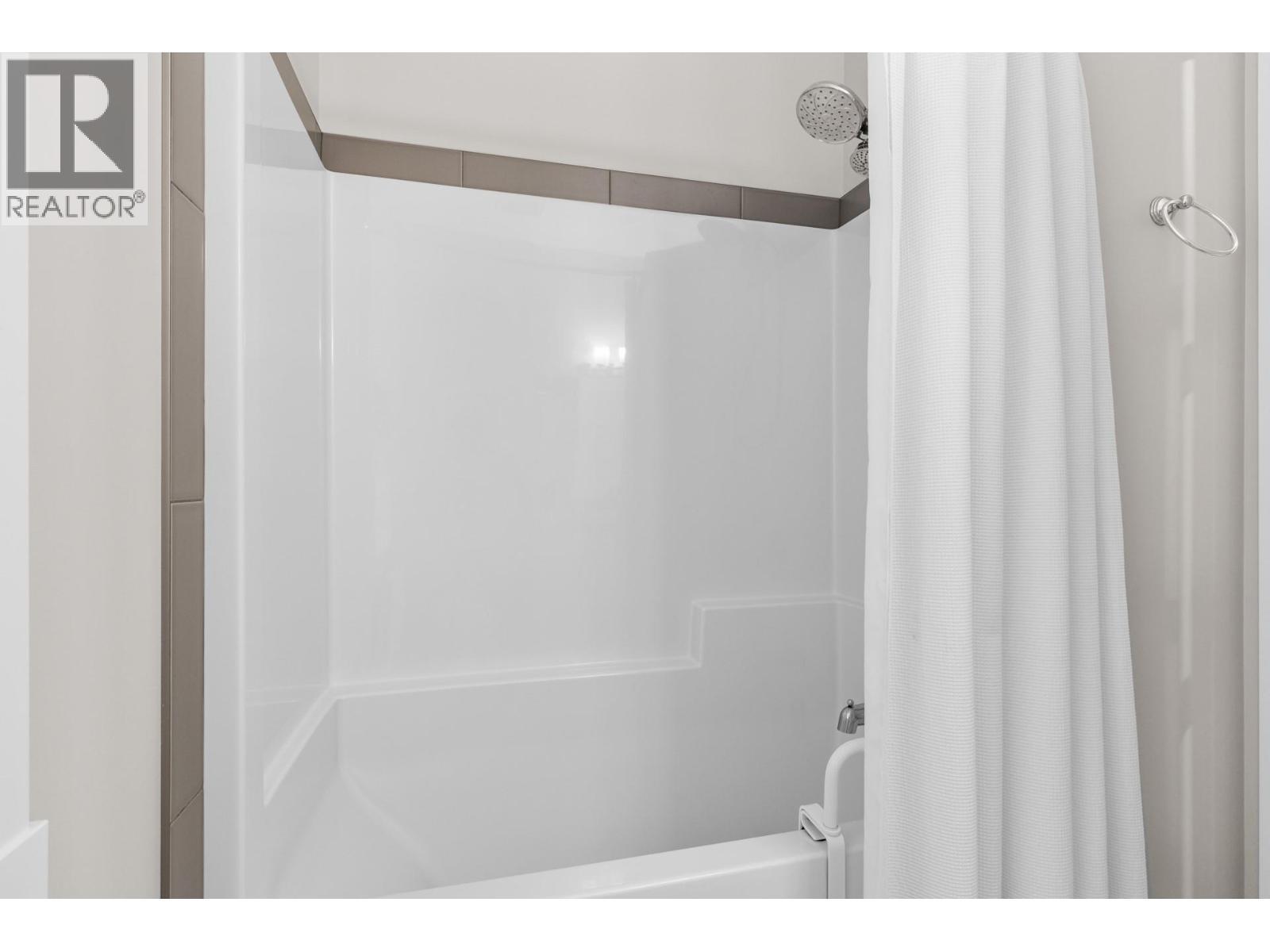 5056 Turtle Pond Place, Vernon, BC - Indoor Photo Showing Bathroom