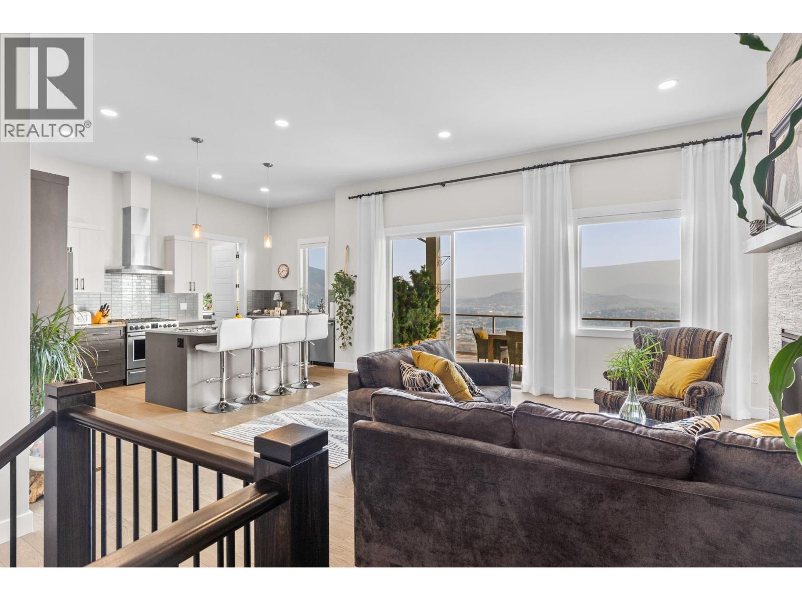 5056 Turtle Pond Place, Vernon, BC - Indoor Photo Showing Living Room