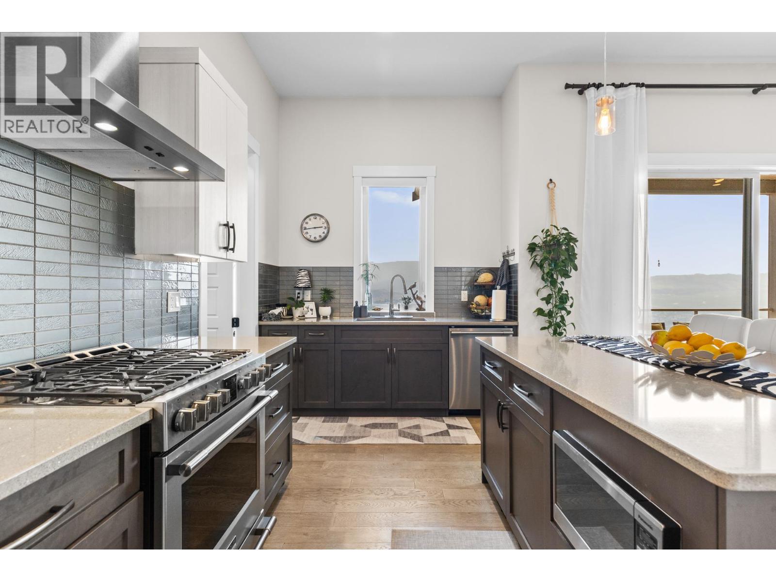 5056 Turtle Pond Place, Vernon, BC - Indoor Photo Showing Kitchen With Upgraded Kitchen