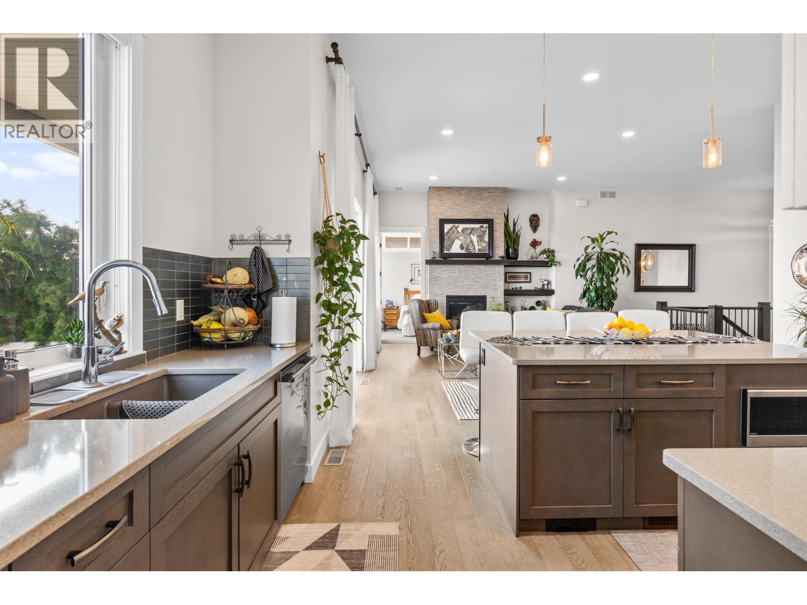 5056 Turtle Pond Place, Vernon, BC - Indoor Photo Showing Kitchen With Double Sink With Upgraded Kitchen